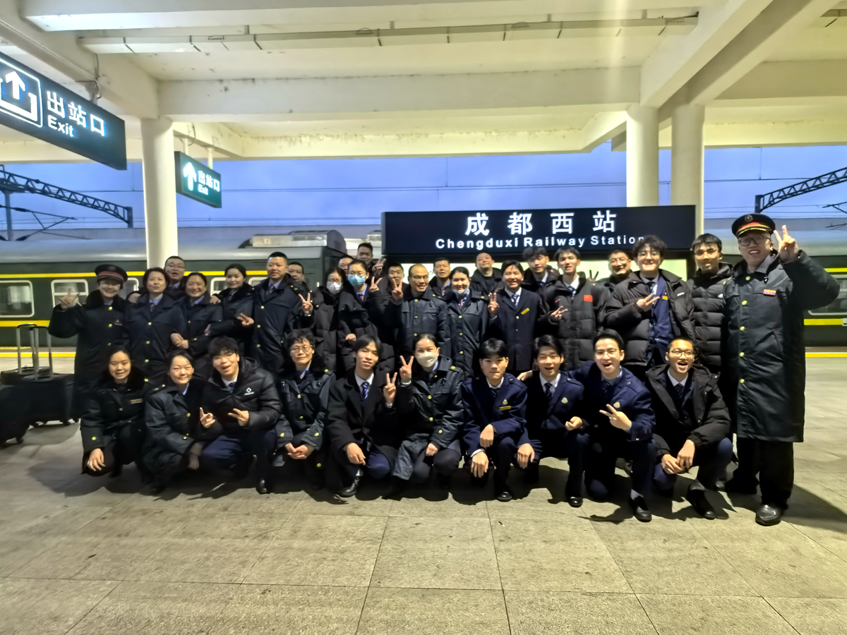 杨雨彤3_副本.png 杨雨彤3_副本.png