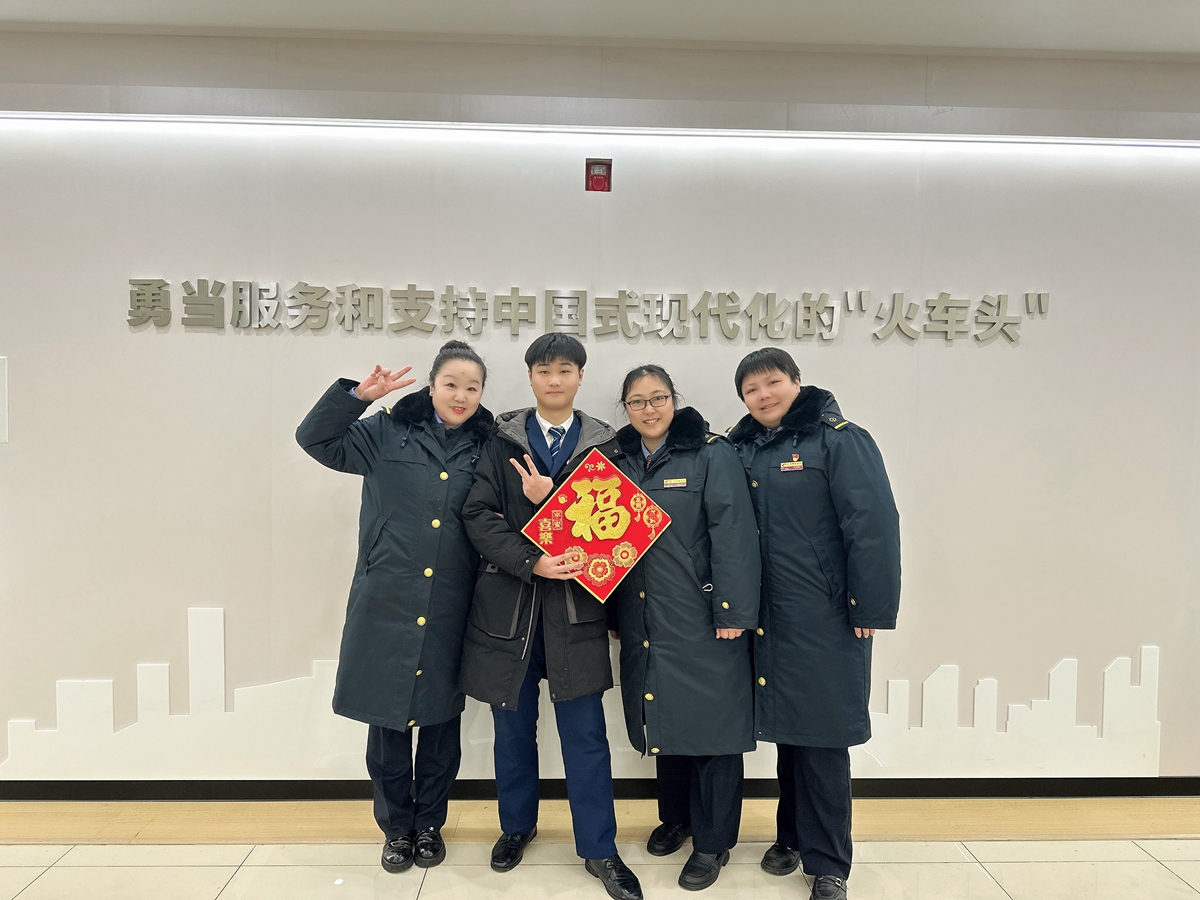 彭一洋1_副本.jpg 彭一洋1_副本.jpg