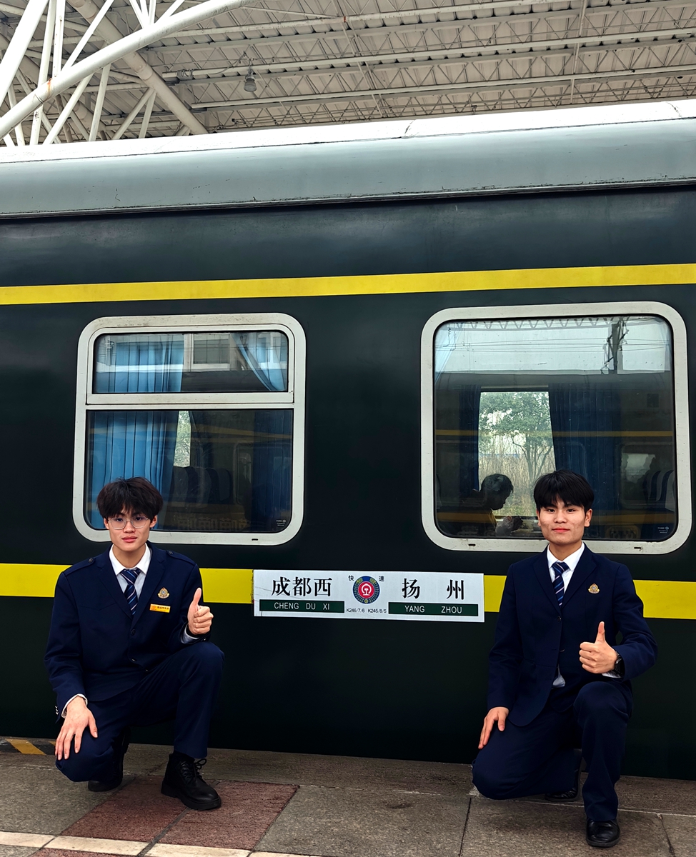 谭钧哲3_副本.jpg 谭钧哲3_副本.jpg