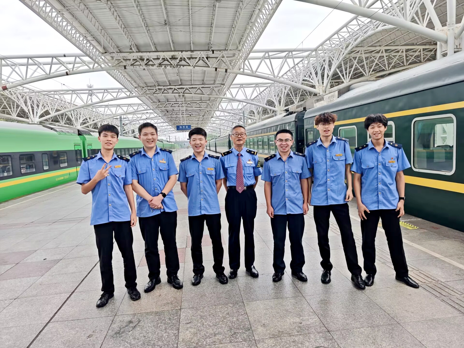 跟车3_副本.jpg 跟车3_副本.jpg