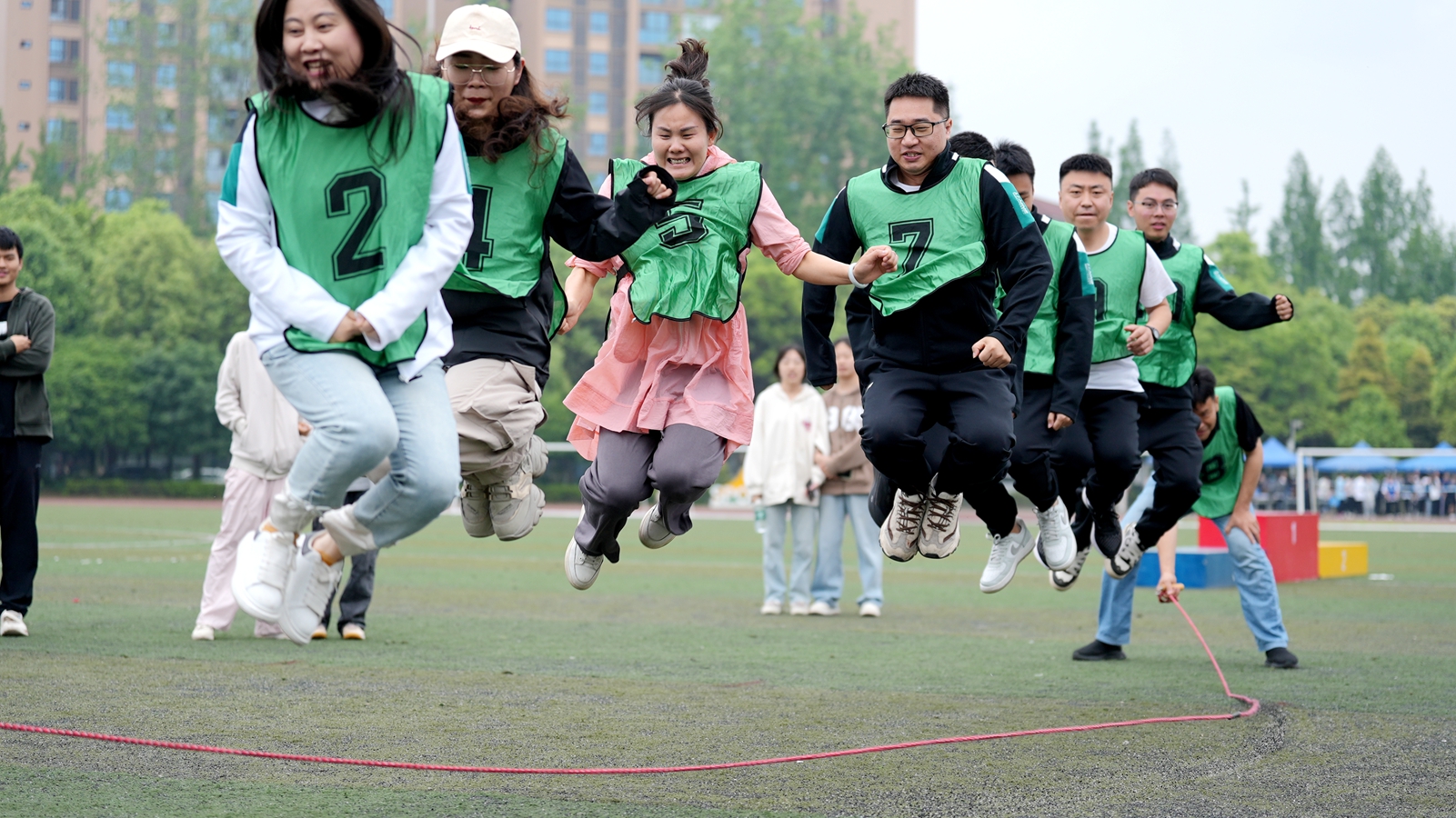 铁道工电学院分工会+跃动绳彩,共展风采+段雪梅_副本.jpg 铁道工电学院分工会+跃动绳彩,共展风采+段雪梅_副本.jpg