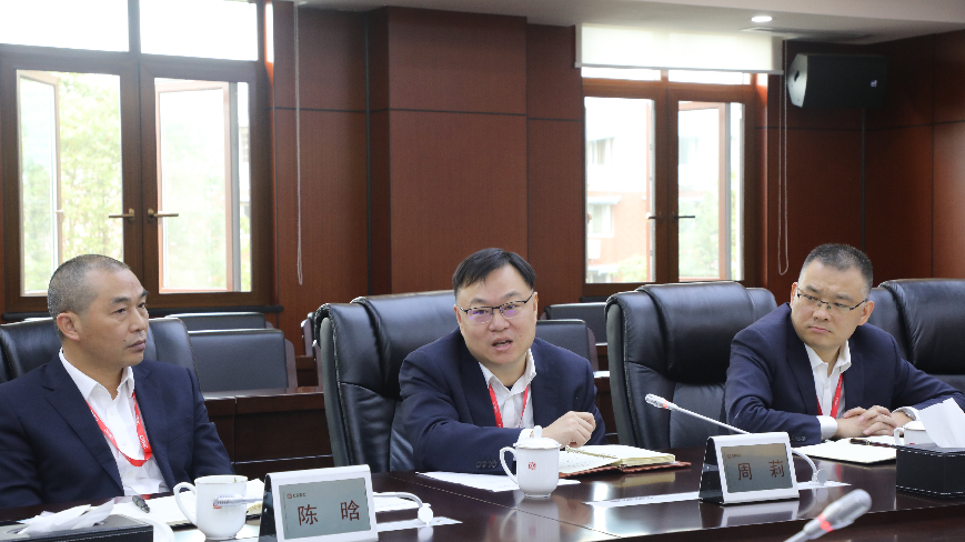 校长赖芳一行赴中车资阳有限公司开展校企深度融合签约暨交流会4.png 校长赖芳一行赴中车资阳有限公司开展校企深度融合签约暨交流会4.png