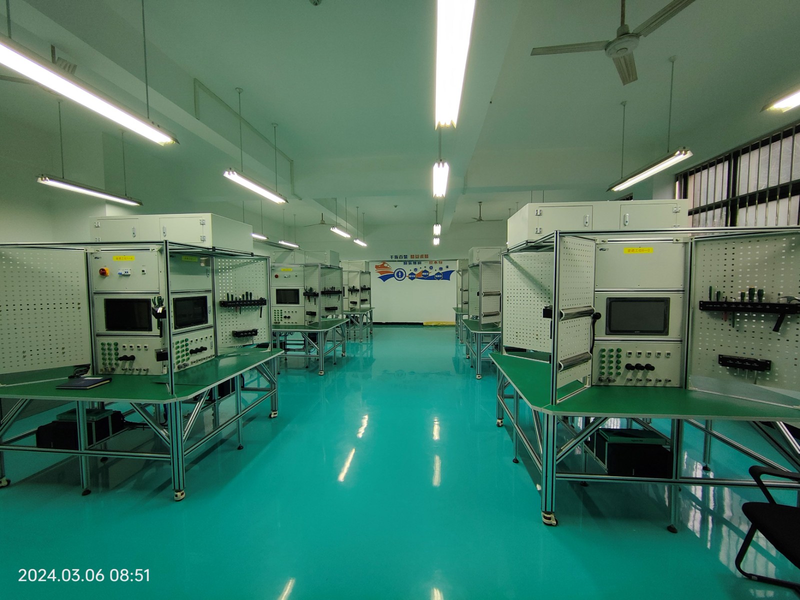 智能制造实训中心1.jpg 智能制造实训中心1.jpg