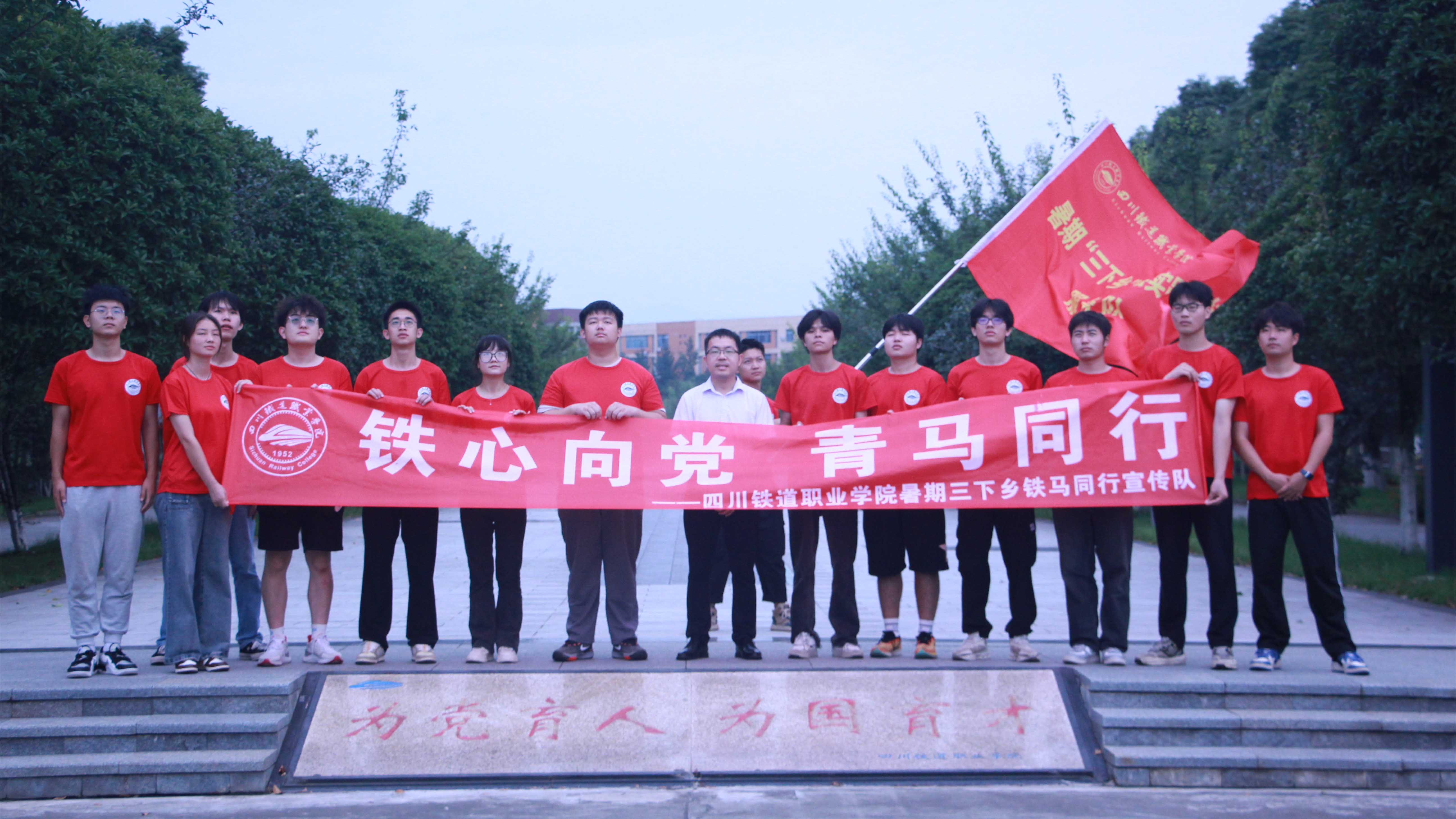 团队成员合影1.jpg 团队成员合影1.jpg