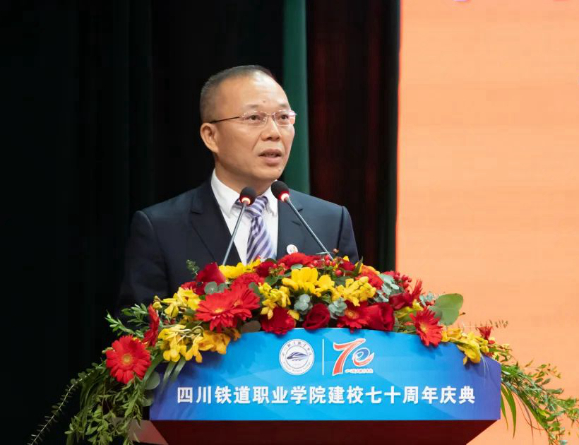 贺兆轩.jpg 贺兆轩.jpg