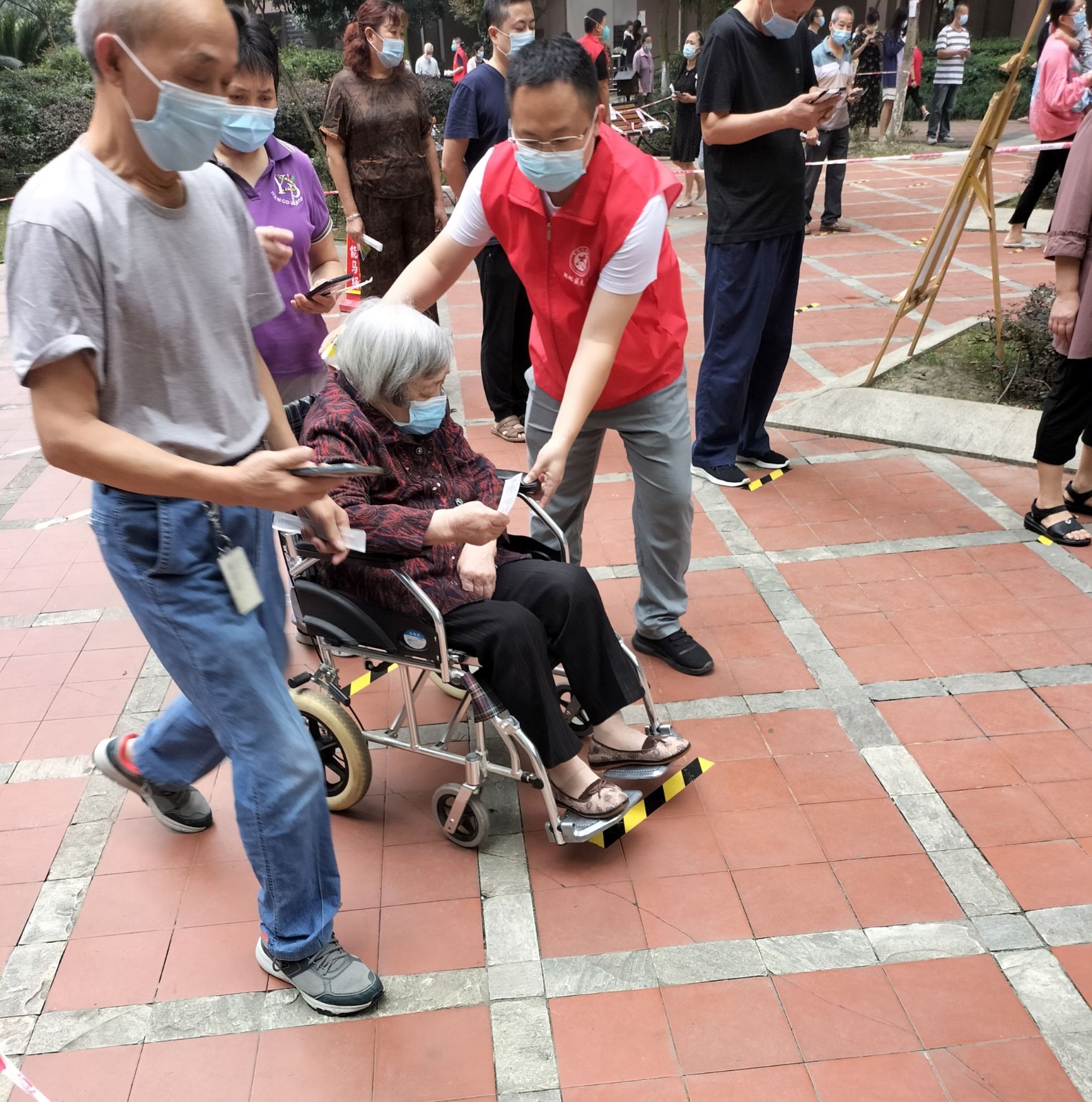 张强.jpg 张强.jpg