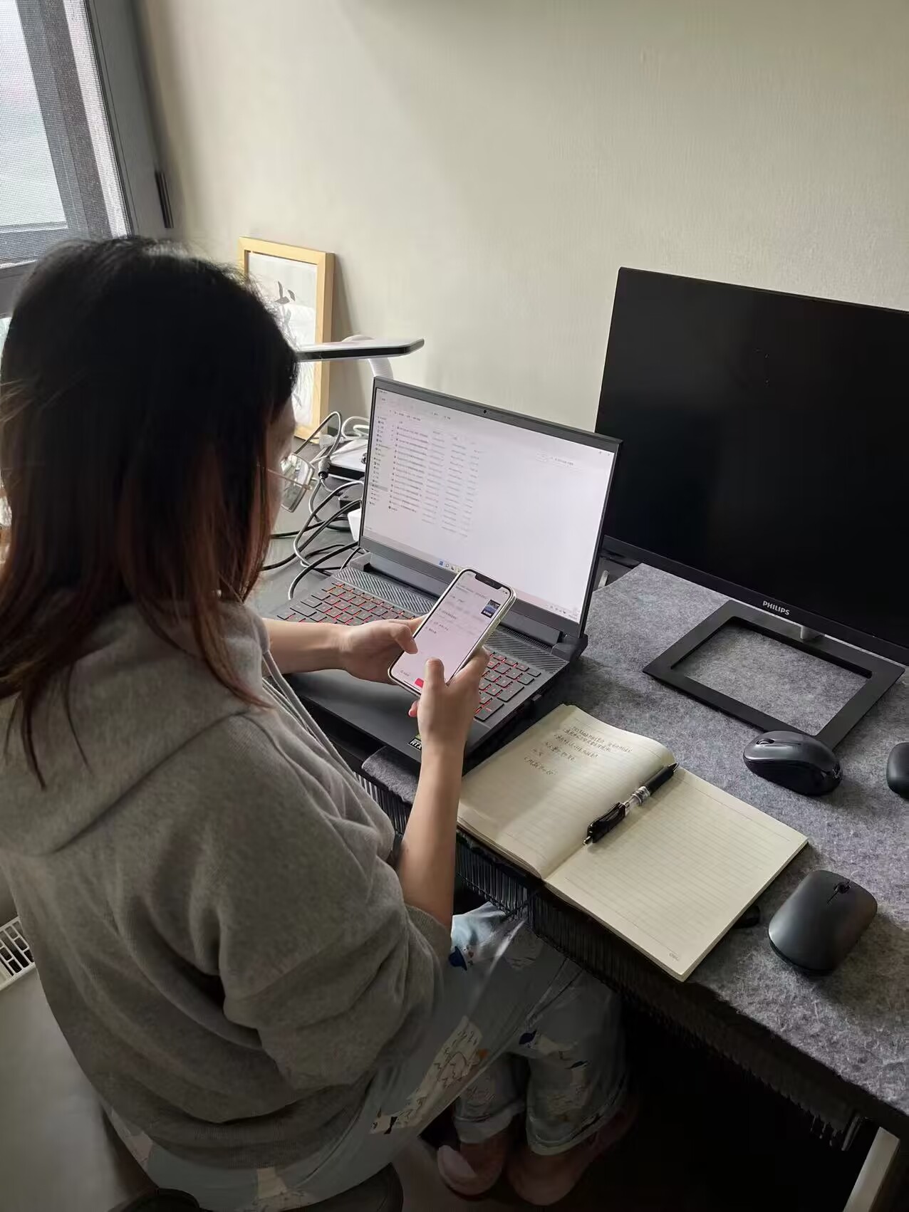 易诗.jpg 易诗.jpg